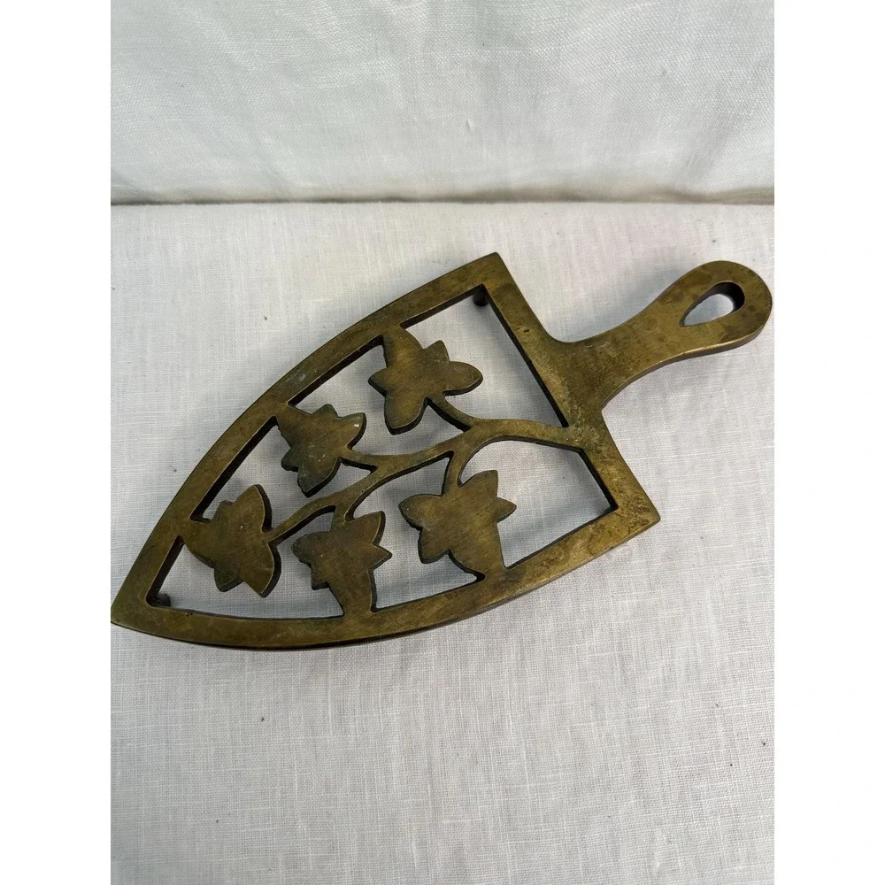 Vintage Brass Ivy Leaf Trivet Kitchen Hot Pad Gold Tone 9.25 Inch T-14 GHC